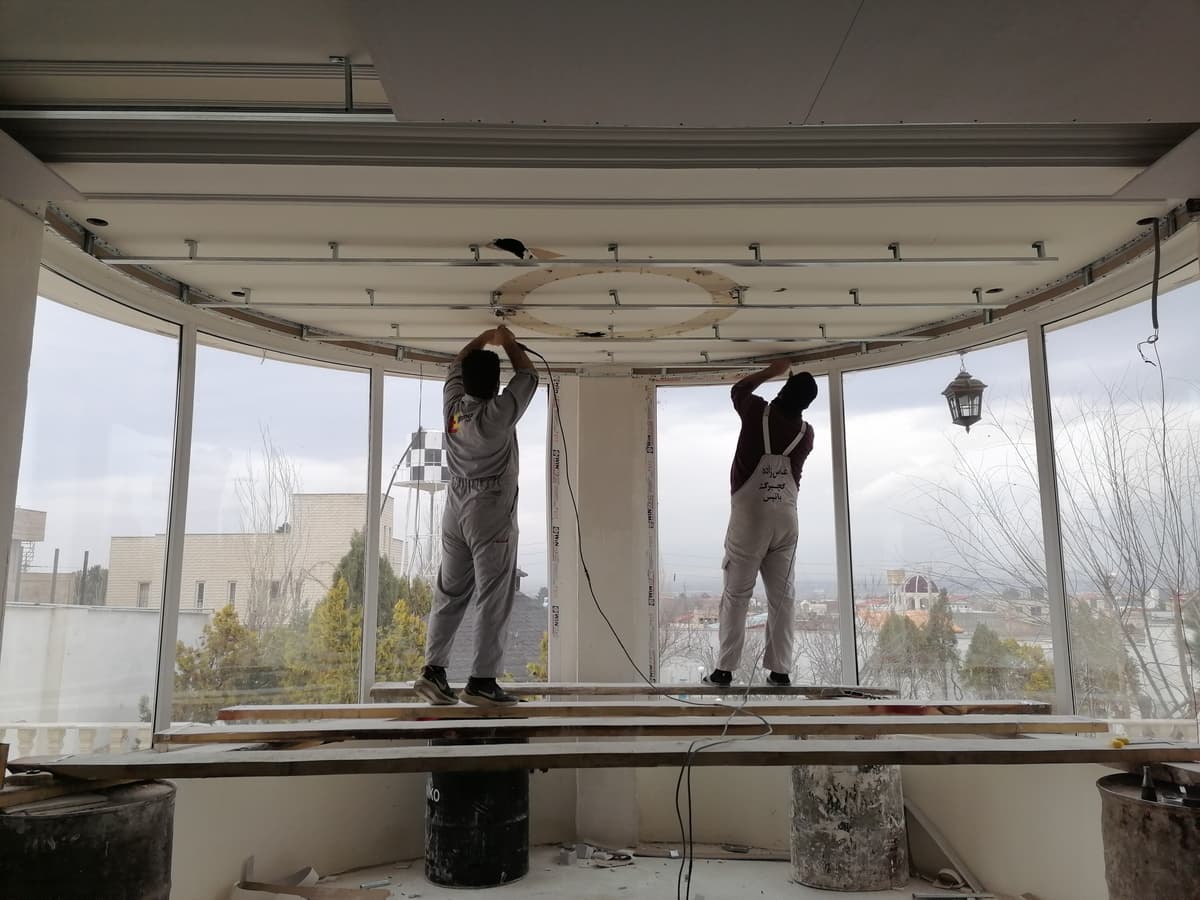 کناف و سقف کاذب: ترکیب زیبایی و کارایی در طراحی داخلی